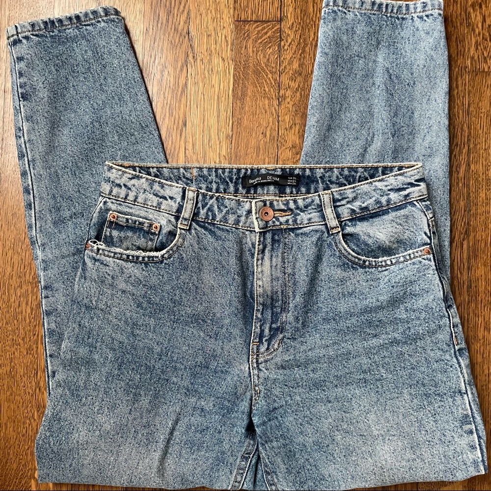 Bershka Mom Jeans - size 4, waist 26